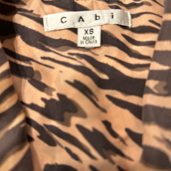 CAbi Silk Animal Print Sleeveless Blouse XS - Picture 4 of 6